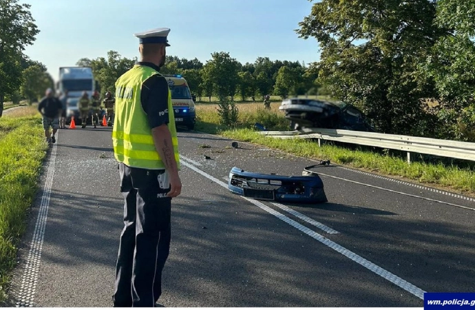 {Jak ważna jest odpowiednia ilość snu, przekonał się 20-letni mieszkaniec gminy Budry. Kierujący BMW zasnął za kierownicą i dachował.}